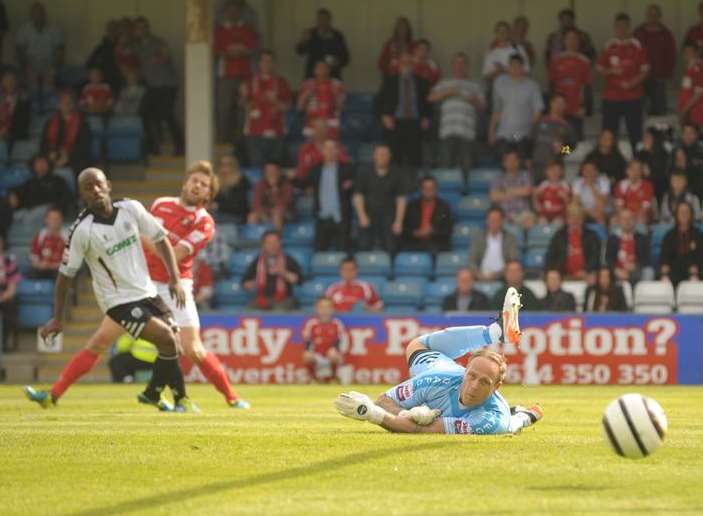 Lee Hook is beaten but Daryl McMahon's shot flies wide Picture: Steve Crispe