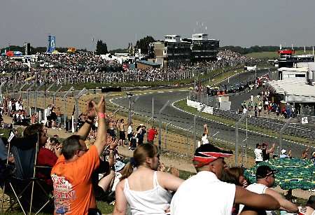 The Brands Hatch circuit is braced for a crowd of between 70,000 and 80,000 for the World Superbike Championship this weekend