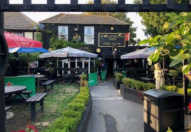 If you’re visiting The Wheatsheaf on Warden Road in Eastchurch then it’s the pub on the right as you look from the road. To the left you’ll find its sister pub, with another brother, the Walnut Tree.