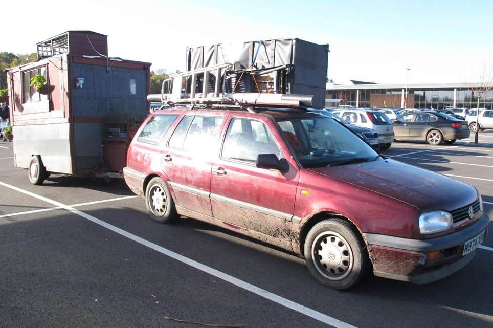 Hannah Rose's car pulls a trailer she has been living in