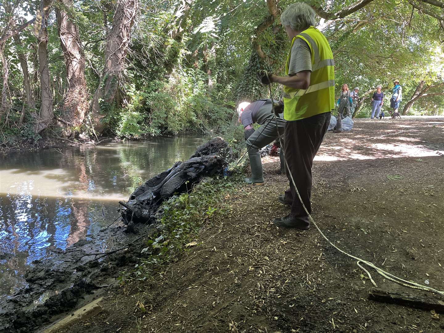 A group of volunteers joined the Kentish Stour Countryside Partnership to de-litter the River Stour in Tannery Lane