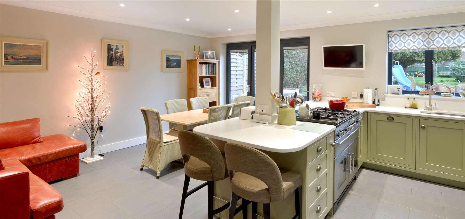 This kitchen/diner has a lounge area too