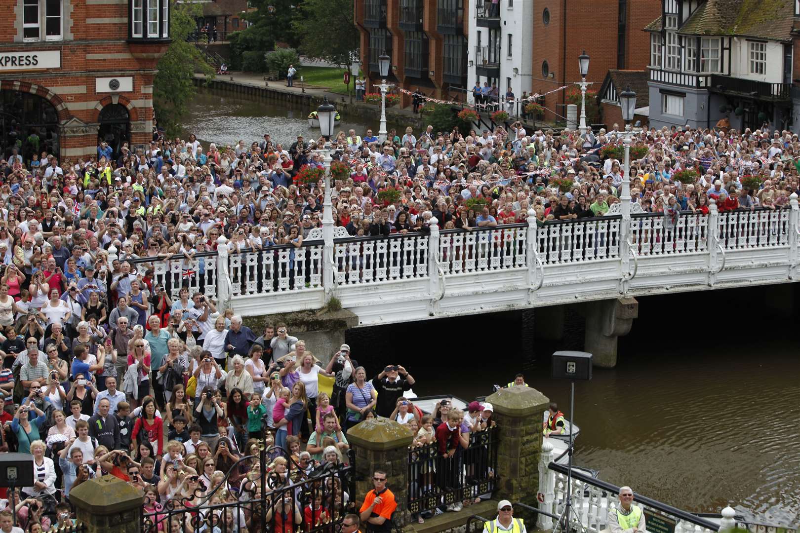 Huge crowds in Tonbridge eagerly awaiting the arrival of Dame Kelly Holmes