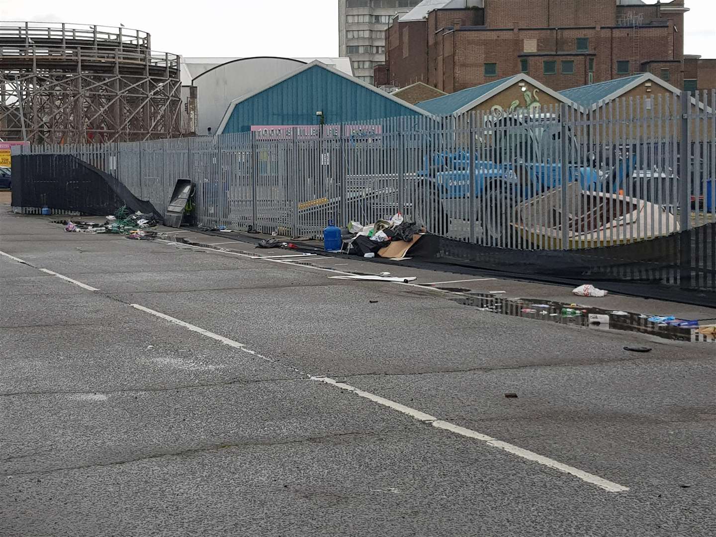 Illegal traveller camp at Dreamland, Margate (7085372)