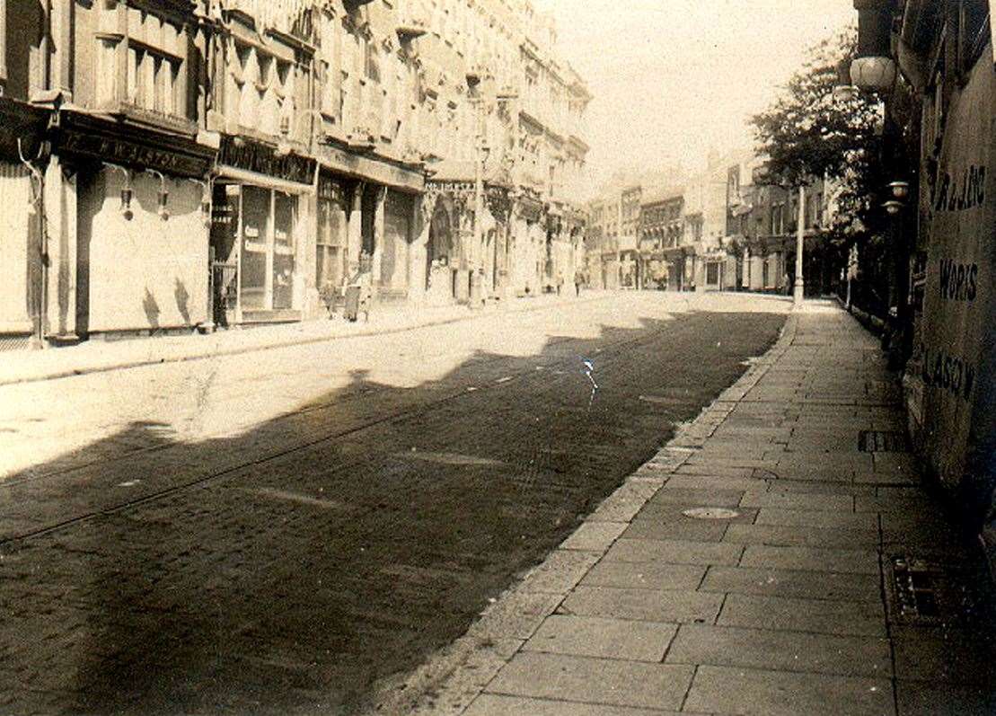 The scene in Cannon Street in 1909, including the Metropole Hotel (Picture courtesy of Dover Museum)