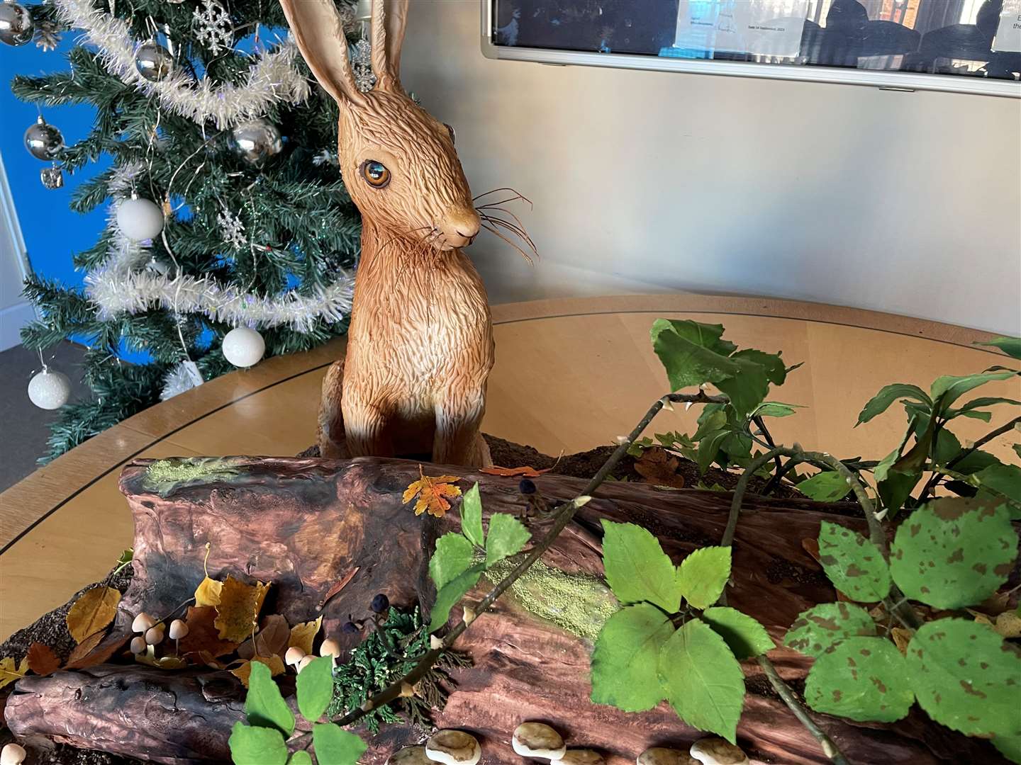 The hares have been modelled out of fondant and hand painted