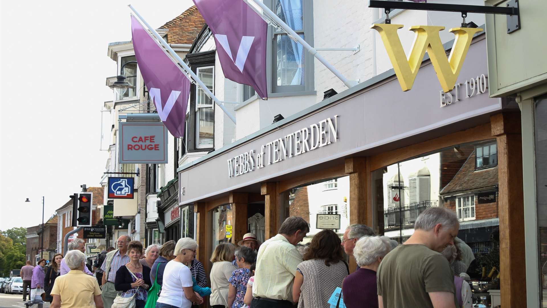 The queue of eager shoppers waiting to go in the shop