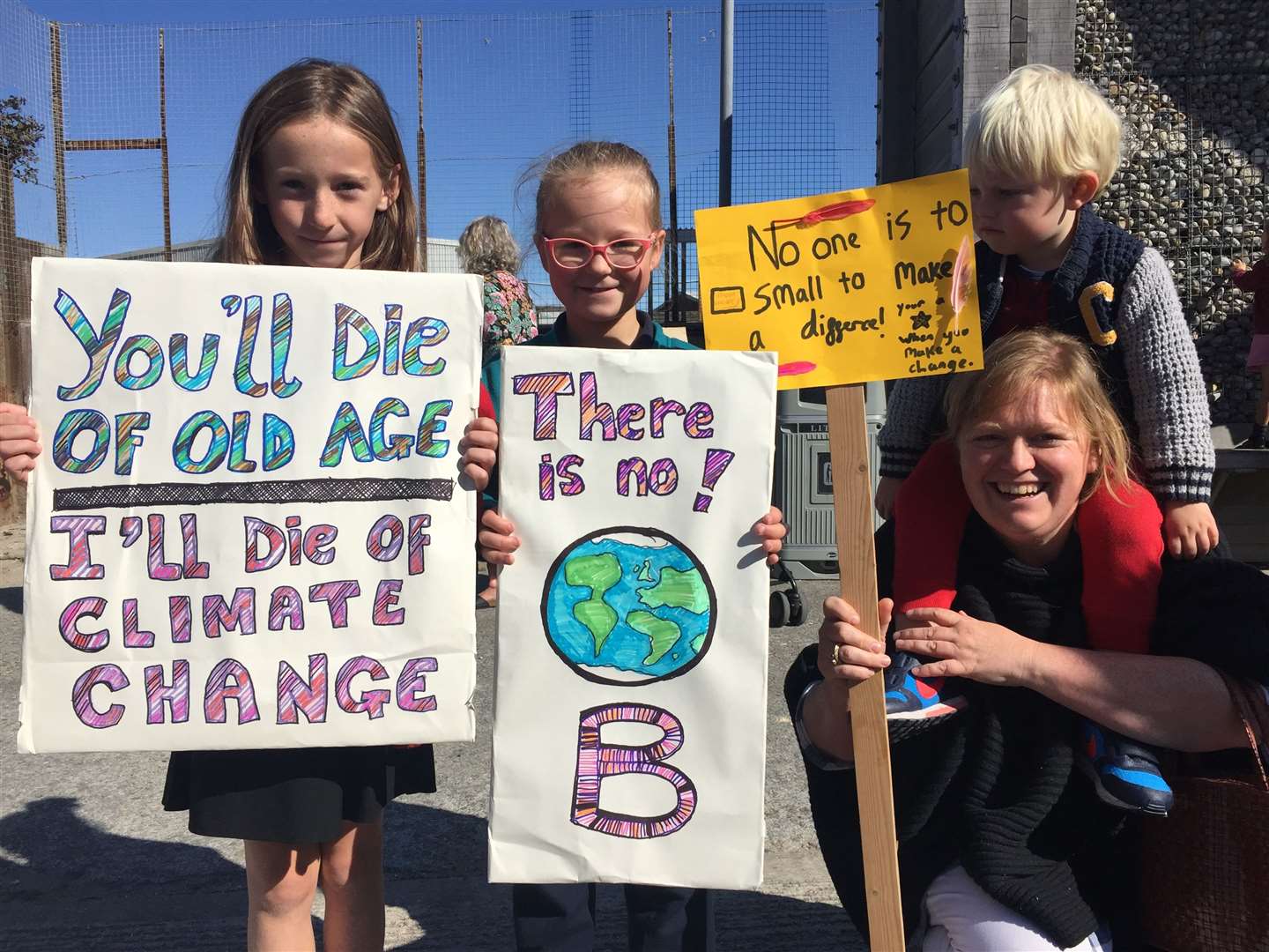 Mable Bate, 8, Cleo Auckland, 8, Fred Auckland, 3, Margo Selby, in Whitstable. (17056579)