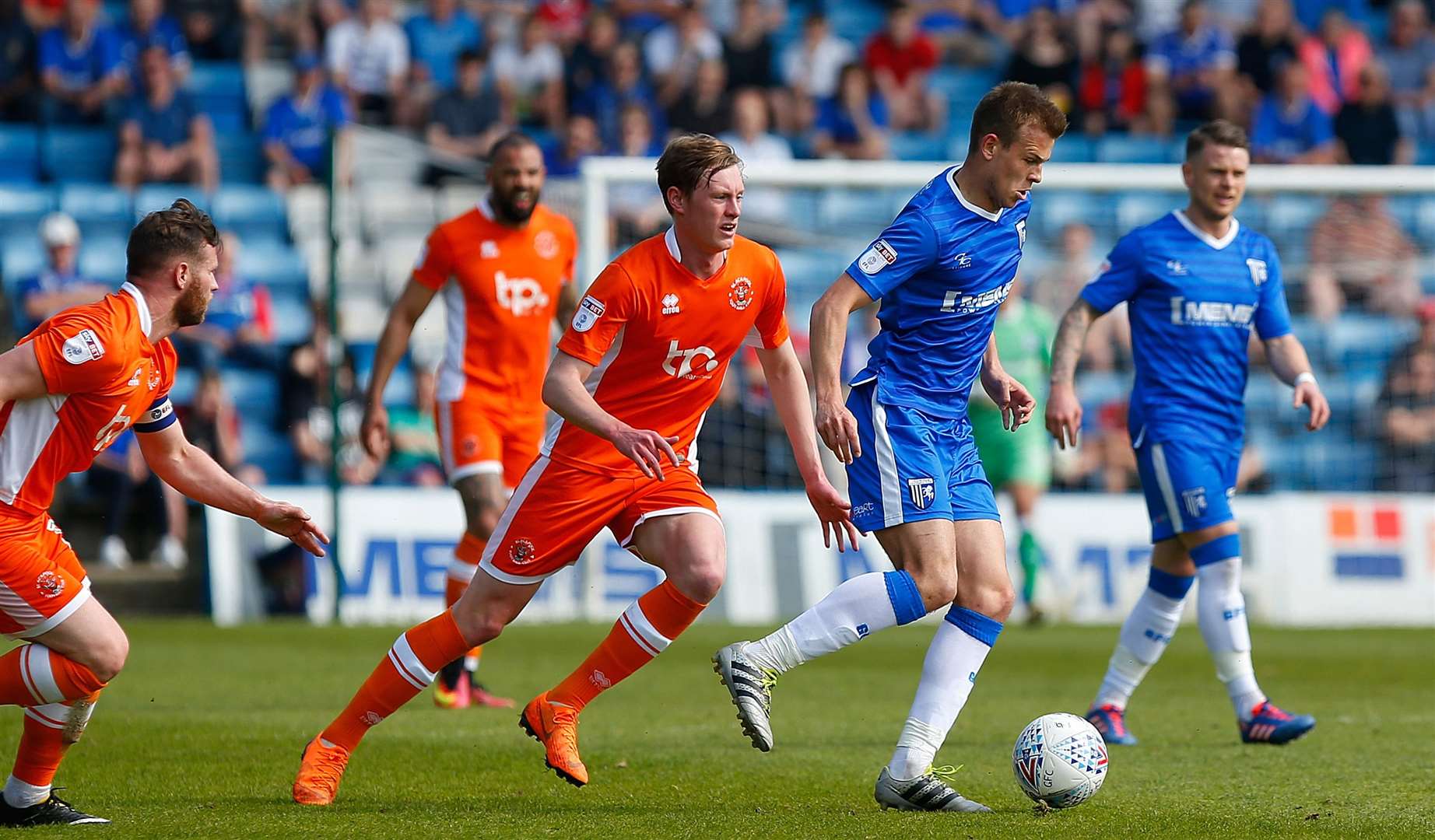 Jake Hessenthaler drives Gills on Picture: Andy Jones