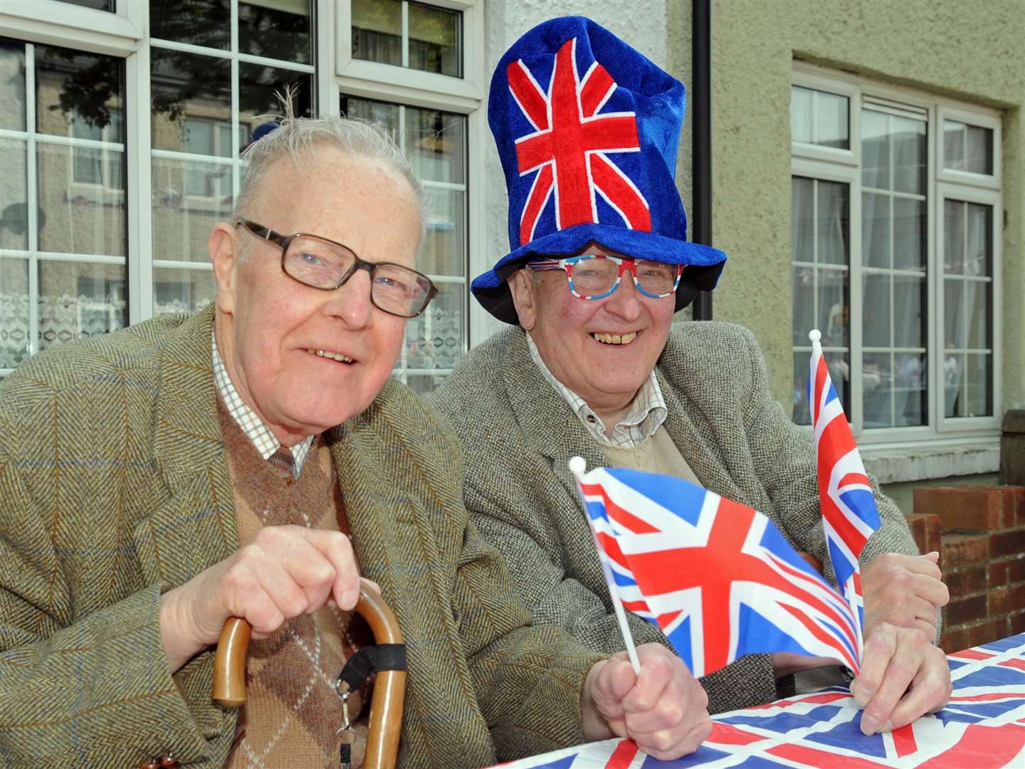 Brothers David Lawrence, 82, and Robin Lawrence, 75, enjoy the day in Folkestone