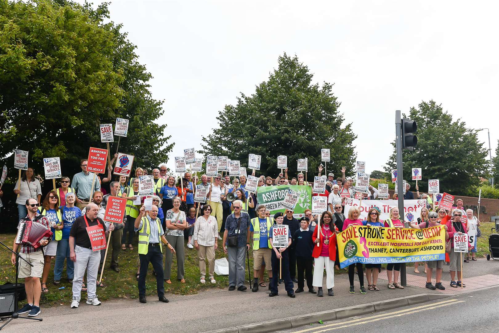 The health secretary has confirmed half of Kent's hospital stroke units will close and be replaced by three new "hyper acute" centres