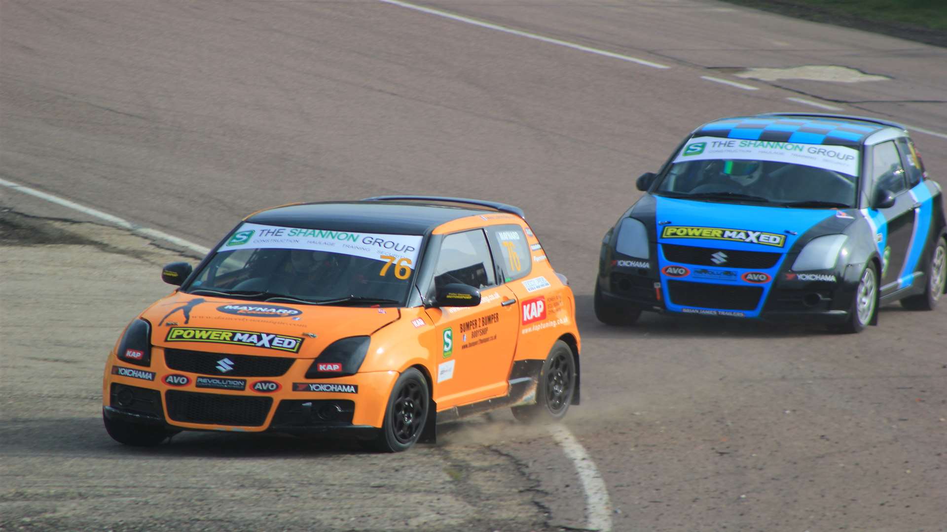 Rob Maynard leads Aidan Hills into Paddock bend. Picture: Joe Wright