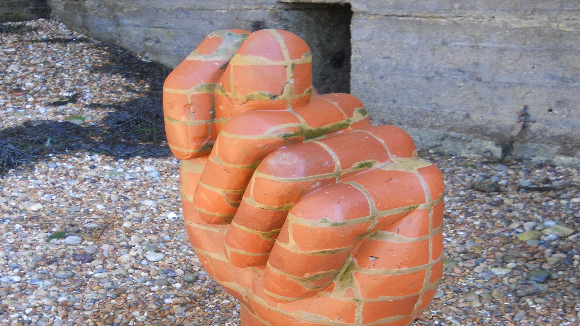 An algae-free Carrancas in Folkestone harbour