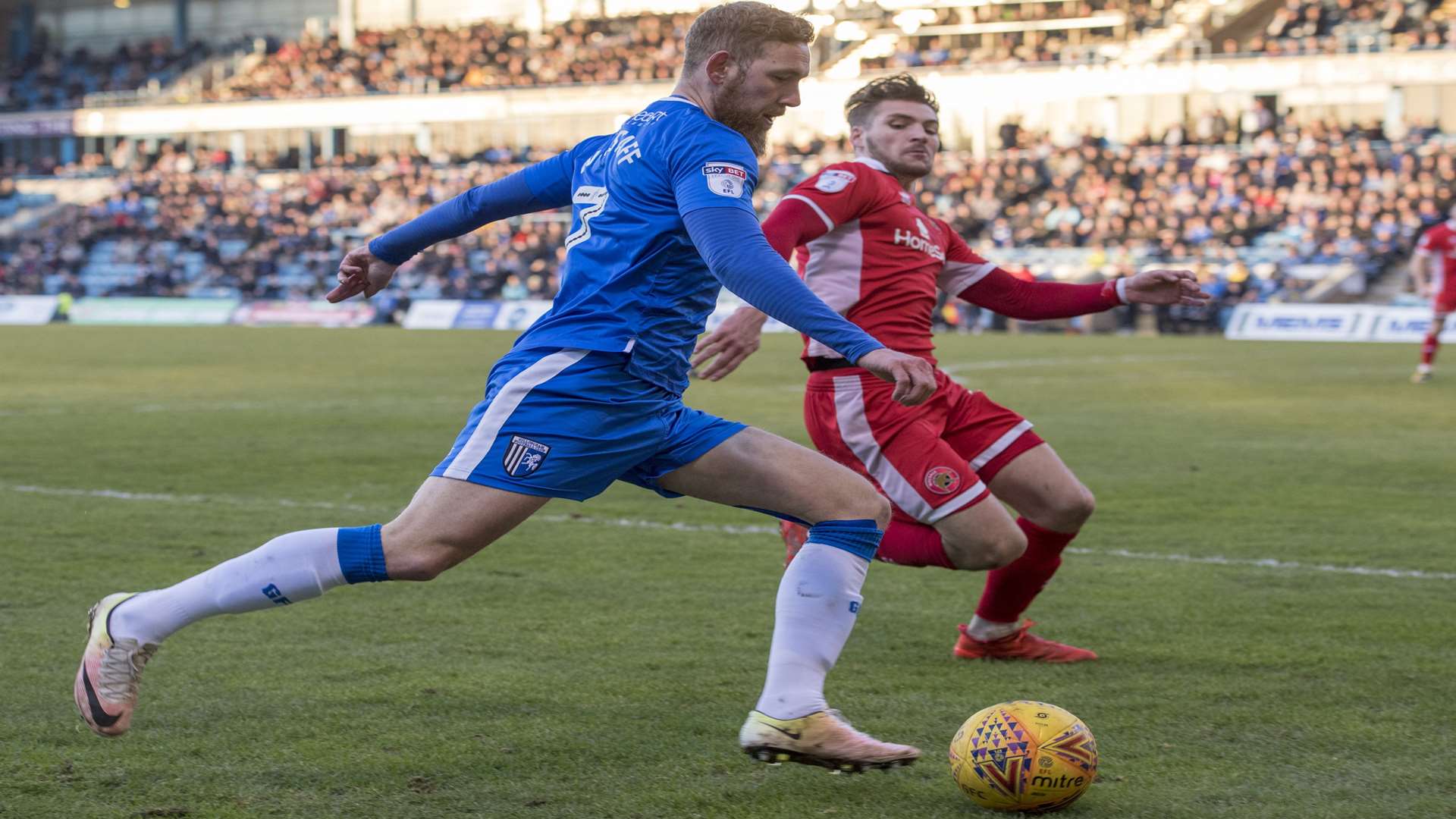 Scott Wagstaff takes the game to the Saddlers Picture: Andy Payton