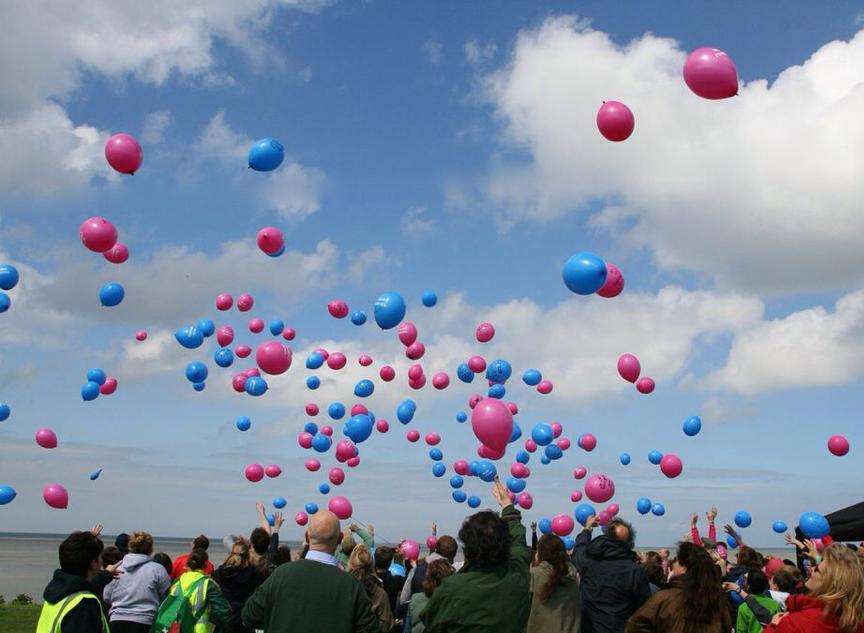 Pupils let off balloons in memory of Silas