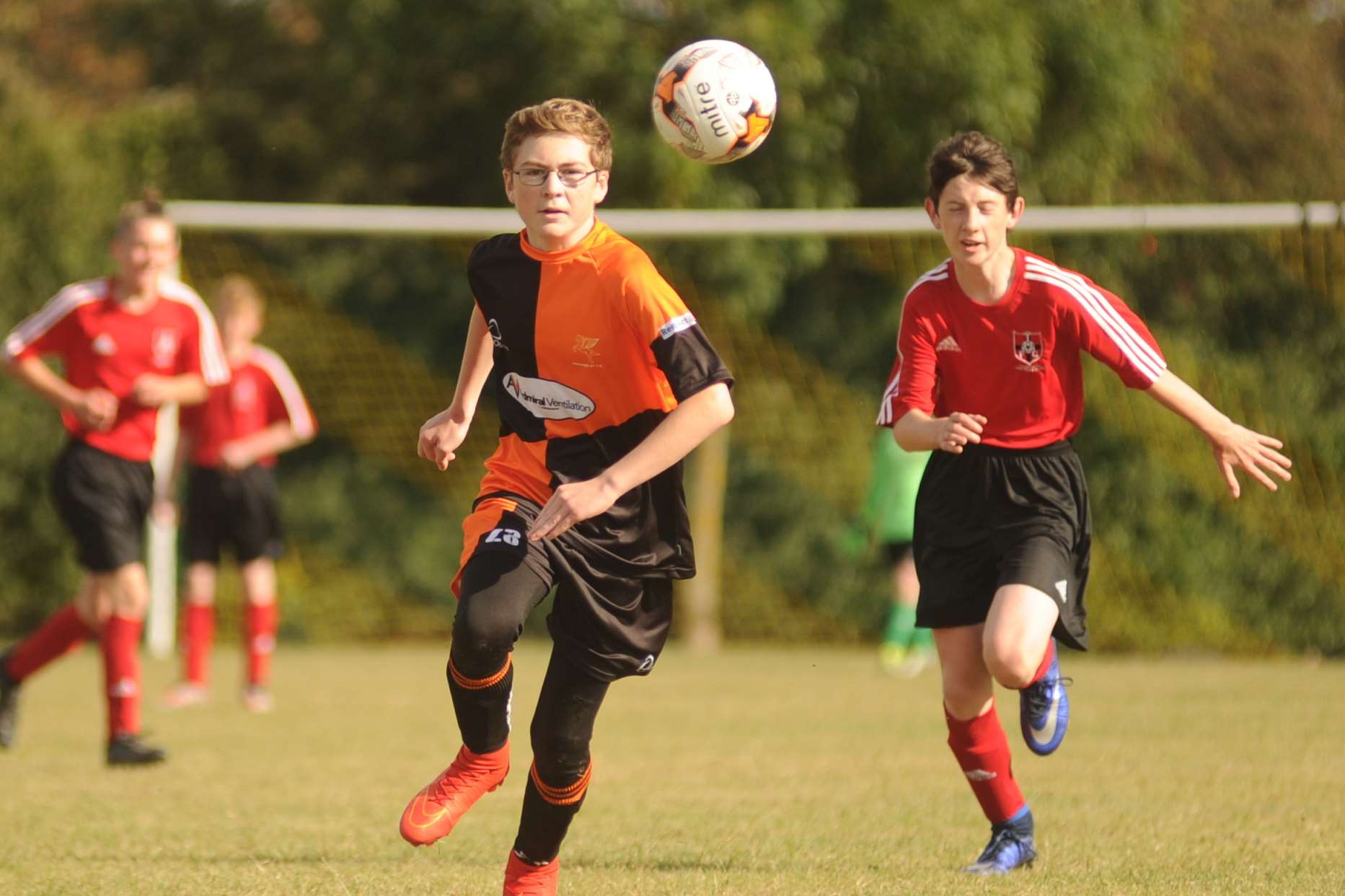 Pegasus 81 Flyers under-14s (orange) and Thamesview United met in Division 2 Picture: Steve Crispe