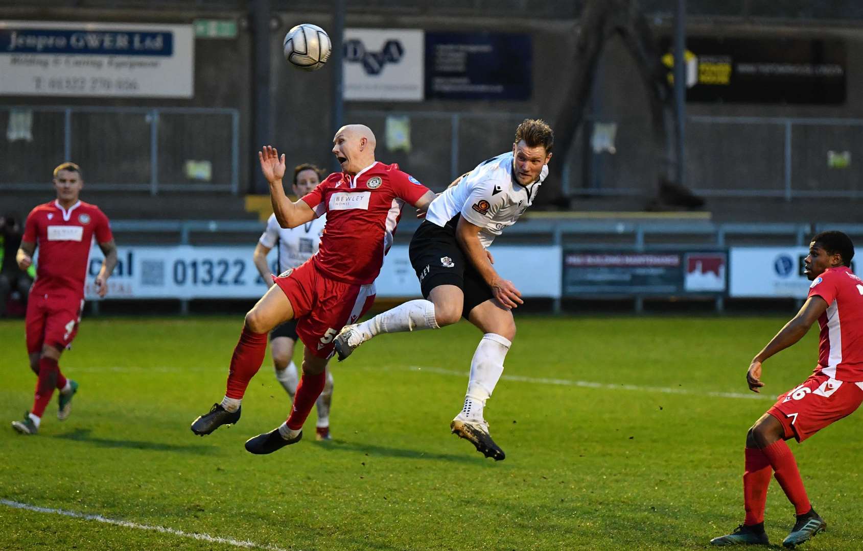 Josh Hill heads Dartford level against Hungerford on Saturday. Picture: Keith Gillard (43982293)