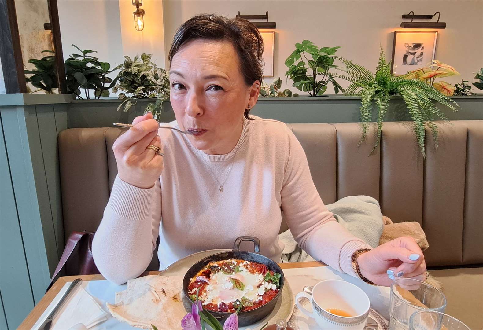 I tucked into the Shakshuka baked eggs with red peppers and tomatoes seasoned with cumin, smoked paprika, cayenne, spinach leaves and flatbread