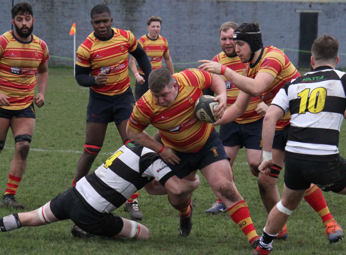 Medway look to break Farnham down. Picture: Paul Wardzynski