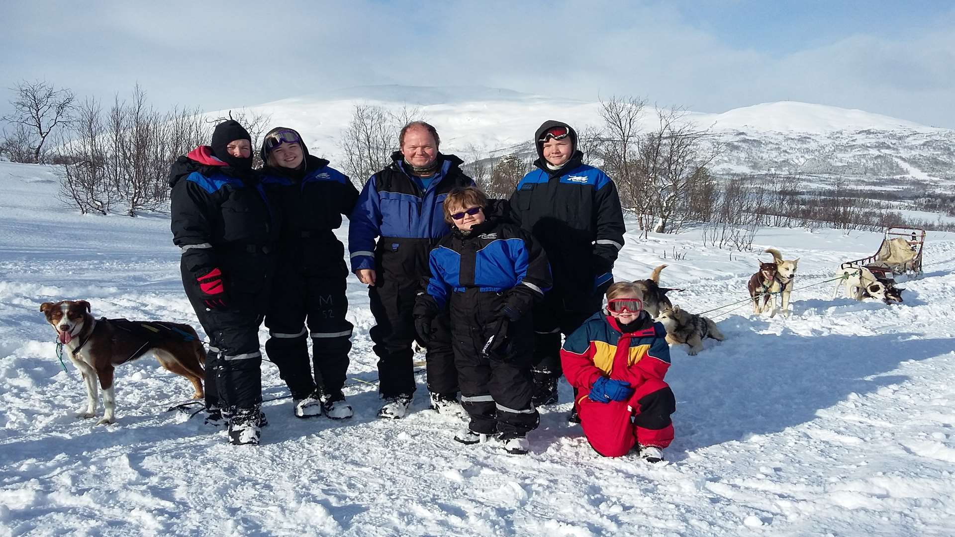 Oakley Orange with his family in Norway