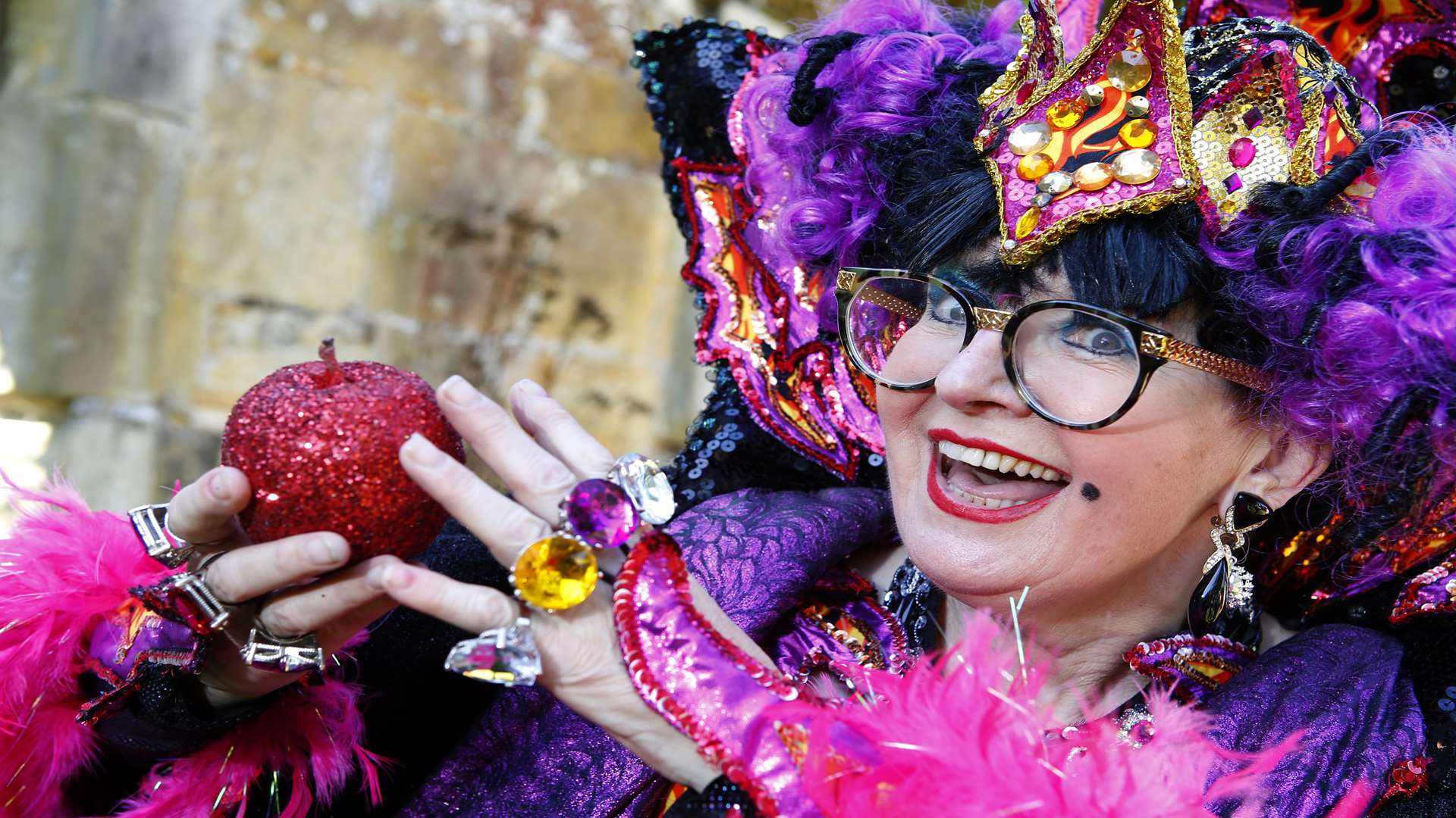 Su Pollard as the Wicked Queen in the Assembly Hall Theatre's panto