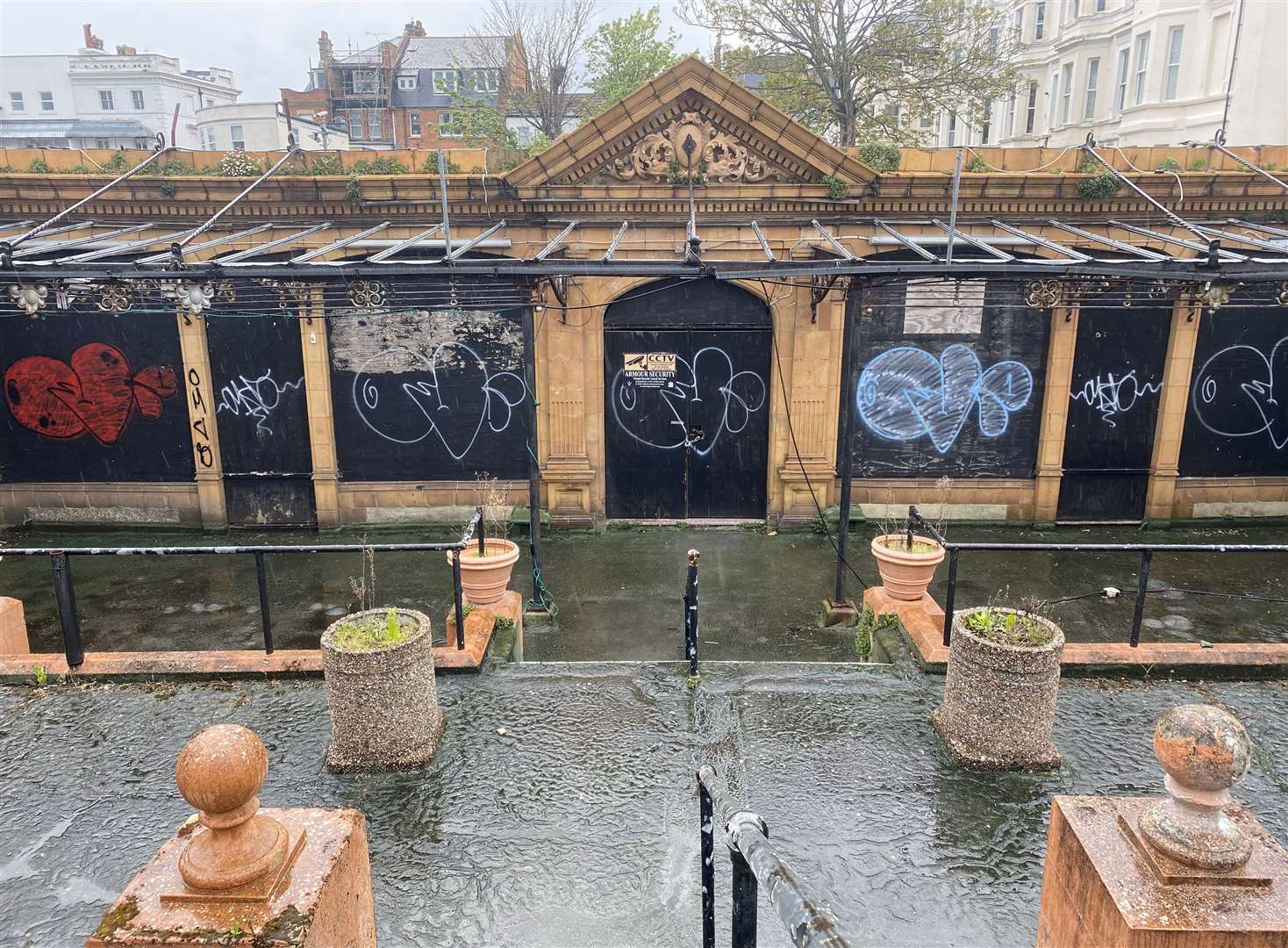 The Leas Pavilion, which has fallen into disrepair, will be developed with apartments above it