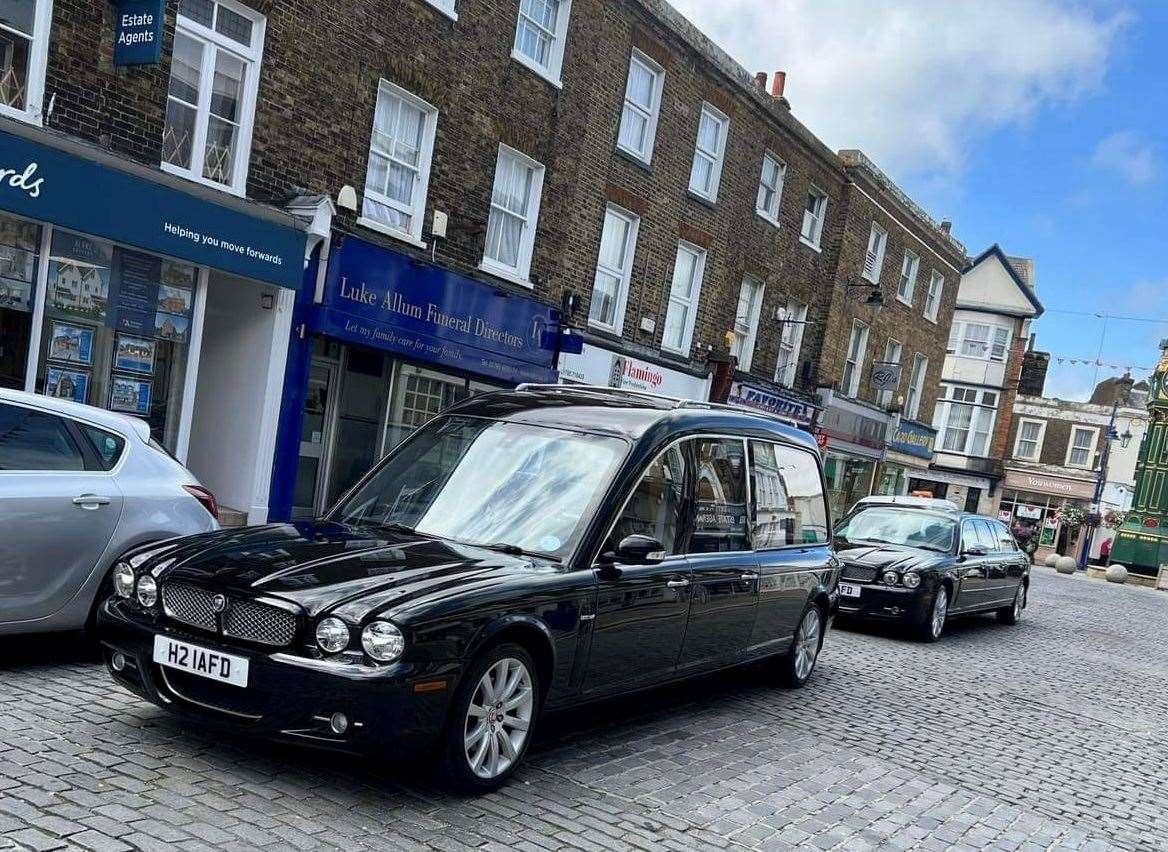 A number of drivers were giving the cortège priority on the road