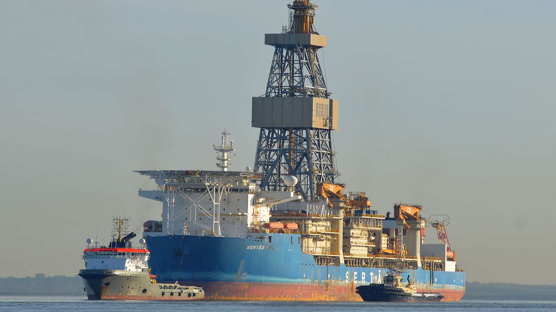 The arrival of a drill ship in the River Thames drew a crowd. Credit: Jason Arthur