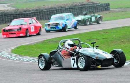 Scott Makin pulls away from Gareth Smith, Bill Richards and David Fuller at Lydden on Saturday.