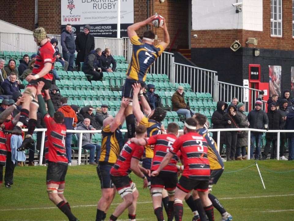 Tonbridge Juddians win the ball at a lineout