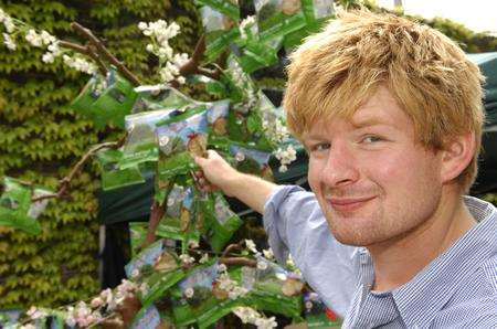 Charlie Fermor from Perry Court Farm with his apple crisps.