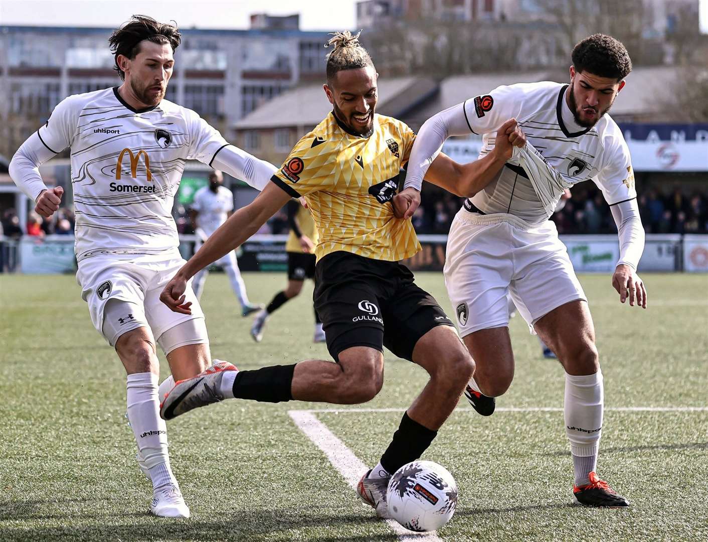 Matt Bentley gets in a cross during the first half. Picture: Helen Cooper