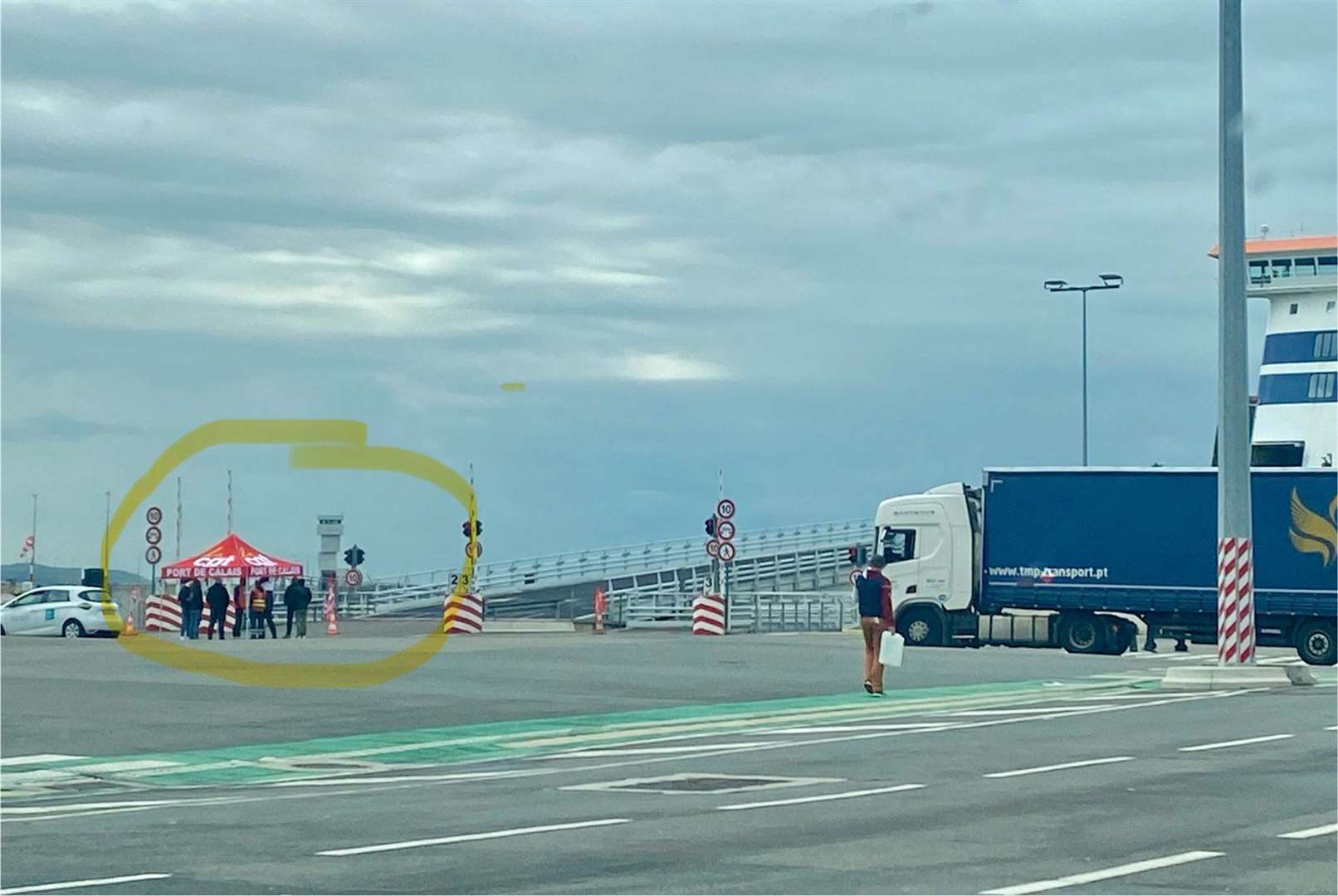 Picture reportedly showing striking workers at the Port of Calais today. Picture: @BrandHalpin