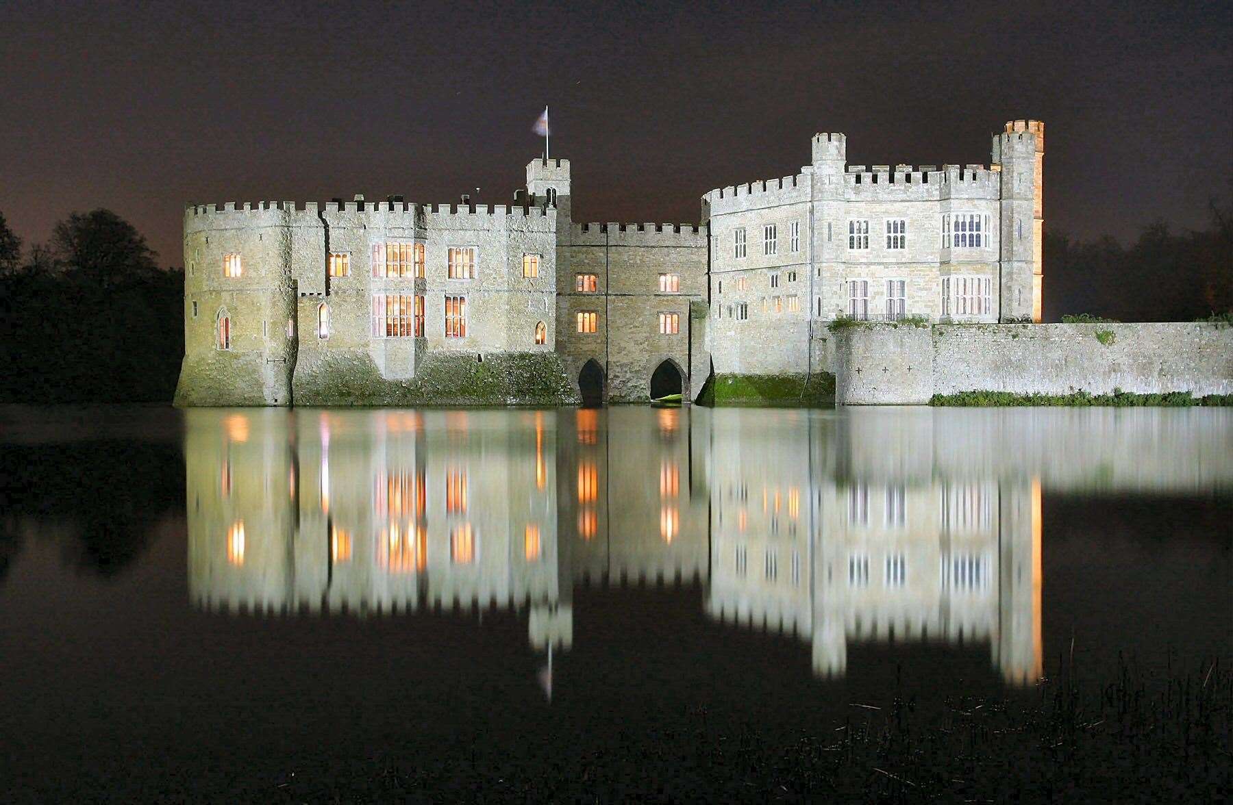 Have you seen a big black dog at Leeds Castle?