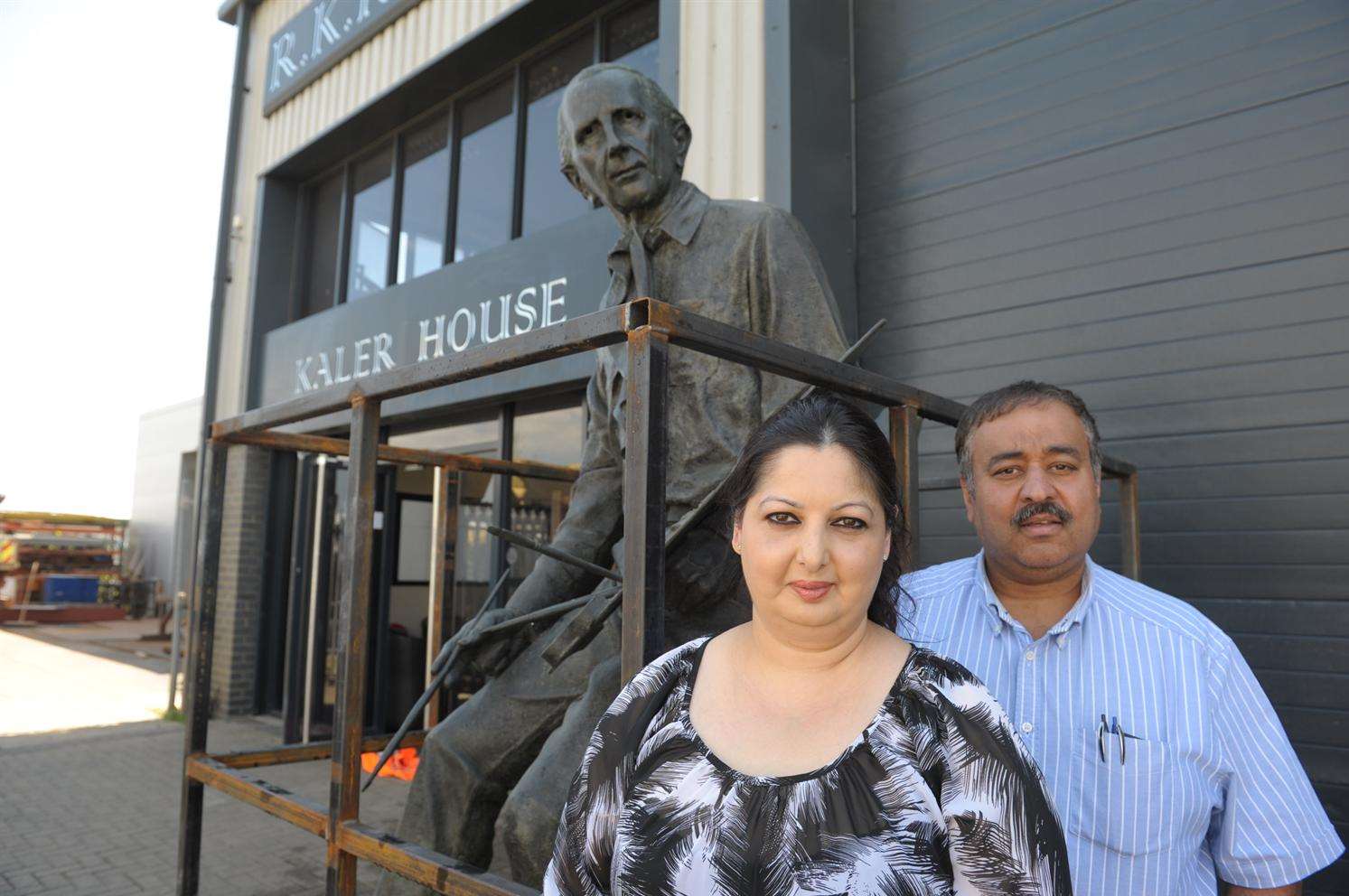 Krishna and Raj Kaler and Jon Purser (From Osborne) with the bronze statue of Cuneo.