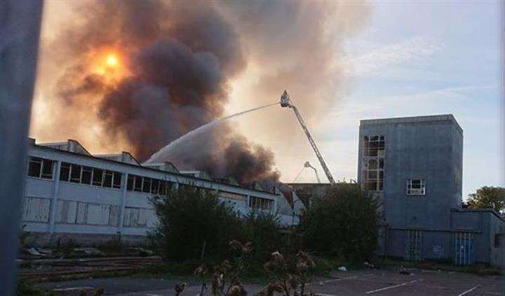 Huge plumes of smoke could be seen for miles. Picture: Dave Larkins (5859824)