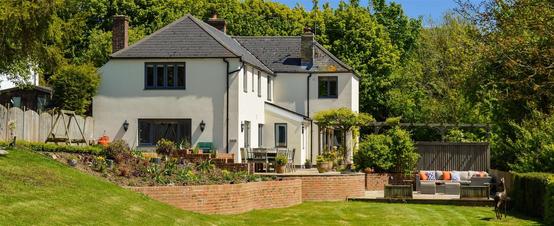 Lilac Cottage has views over the Elham Valley