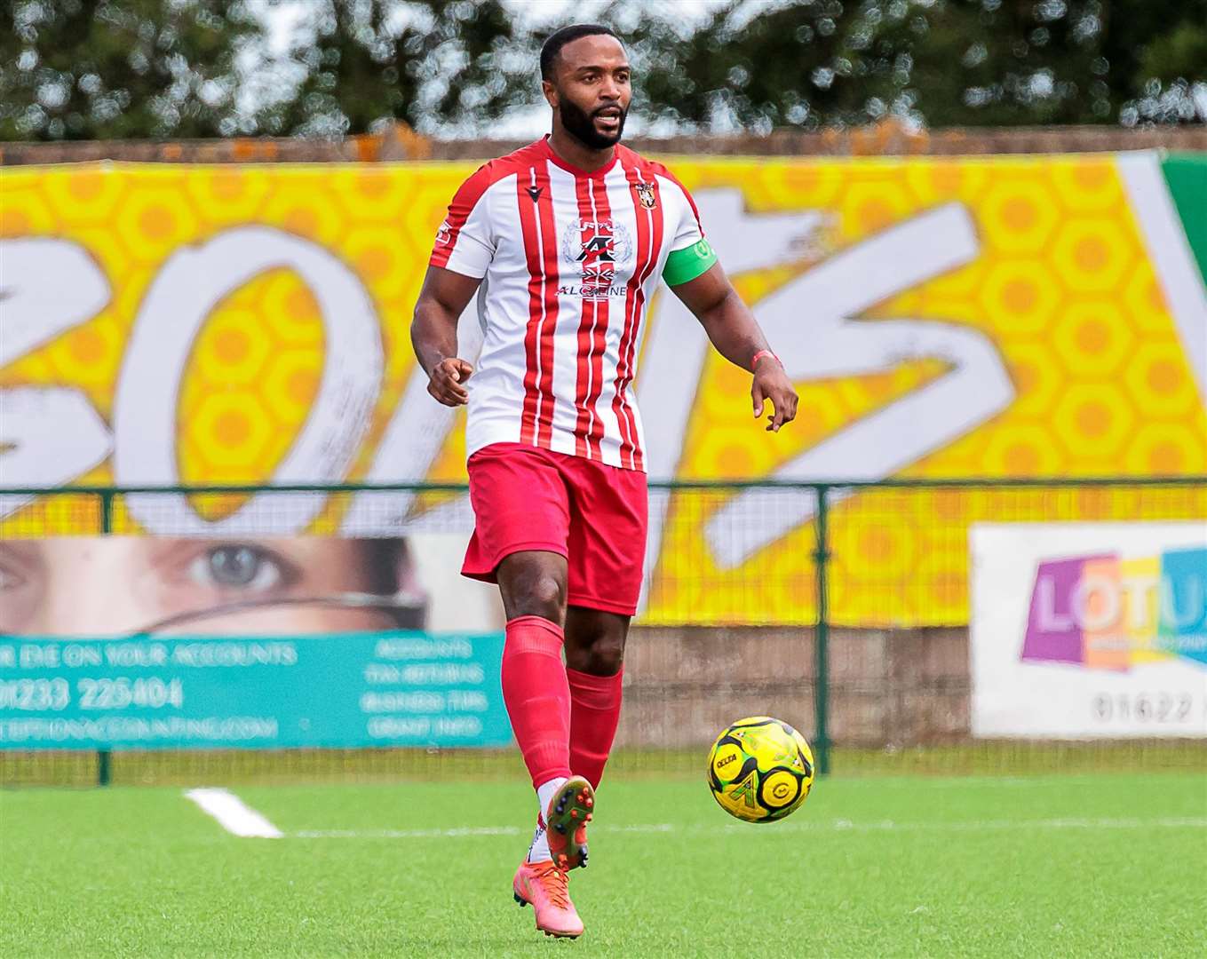 Folkestone captain Ian Gayle looks for options at Homelands. Picture: Helen Cooper