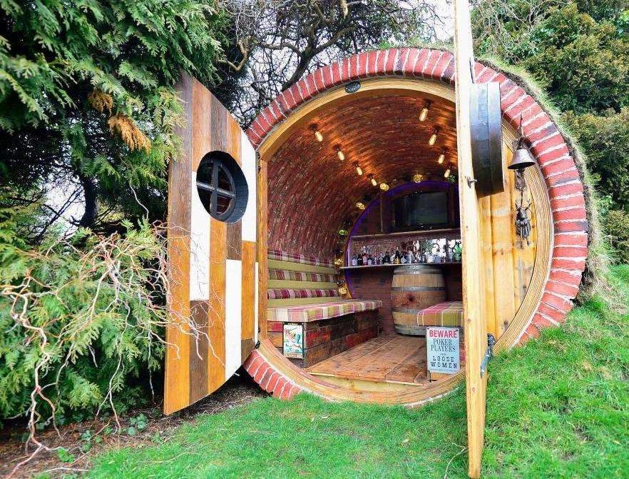 An example of one of Mr Wright's hobbit houses