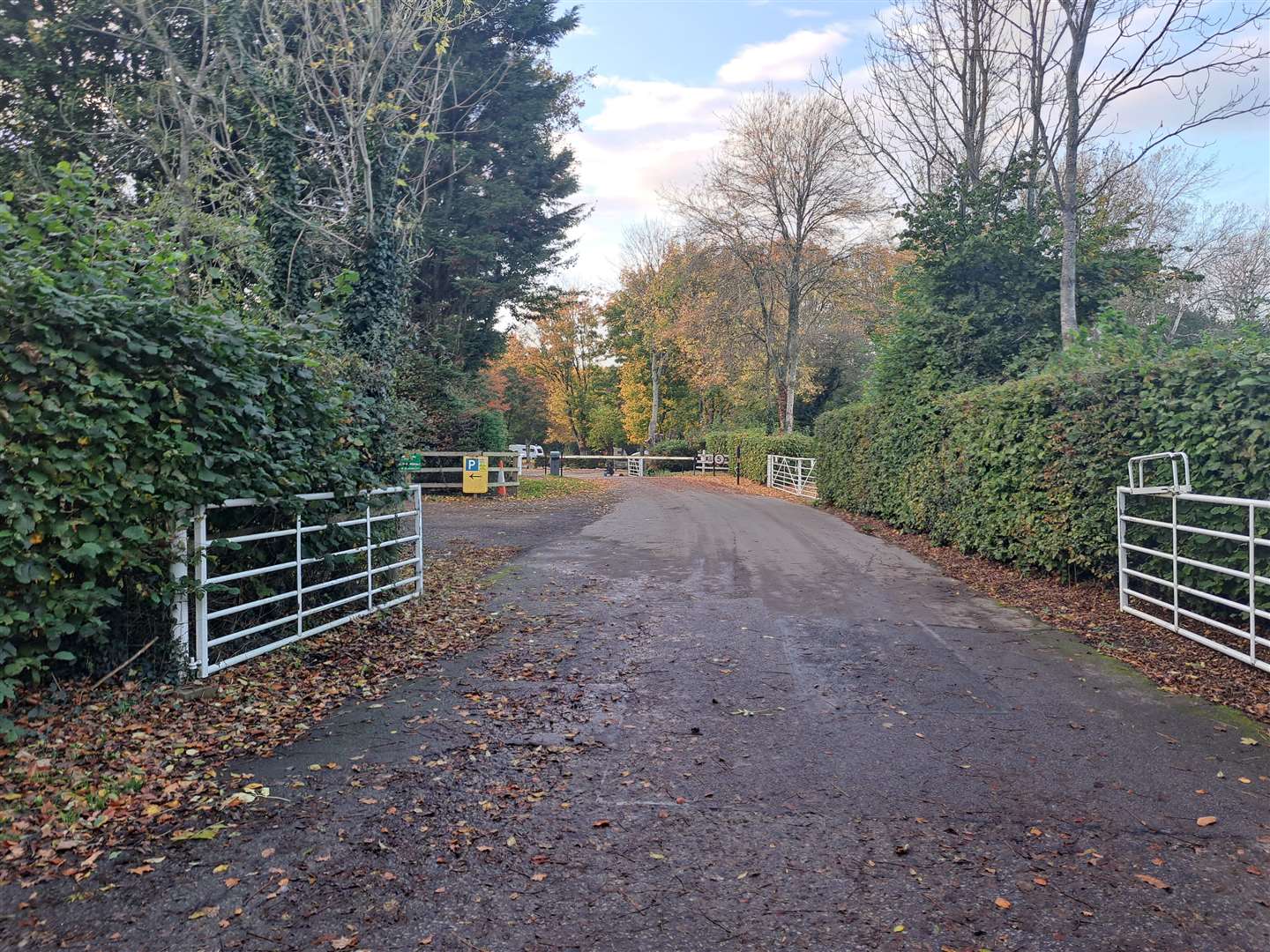 The entrance off Scragged Oak Road