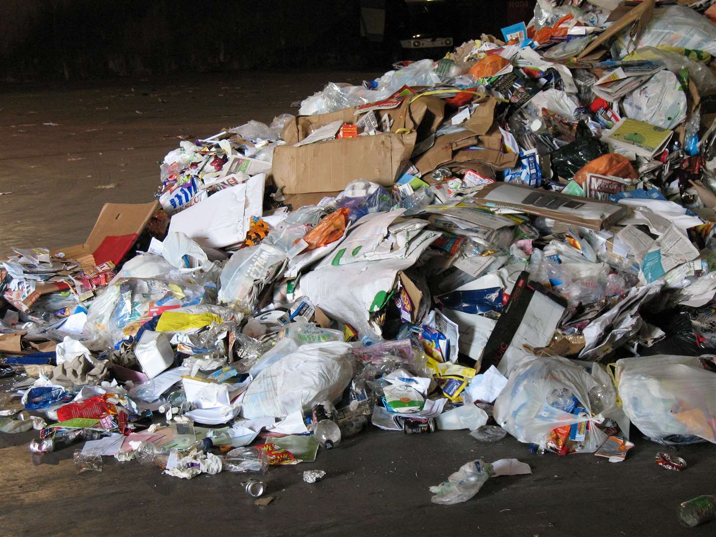 Waste including plastic bags ready to be incinerated at an incinerator near Maidstone.Stock picture Samantha Sen 020 7529 1714.Cat: Environment issues.samantha.sen@ppsgroup.co.uk (42426649)