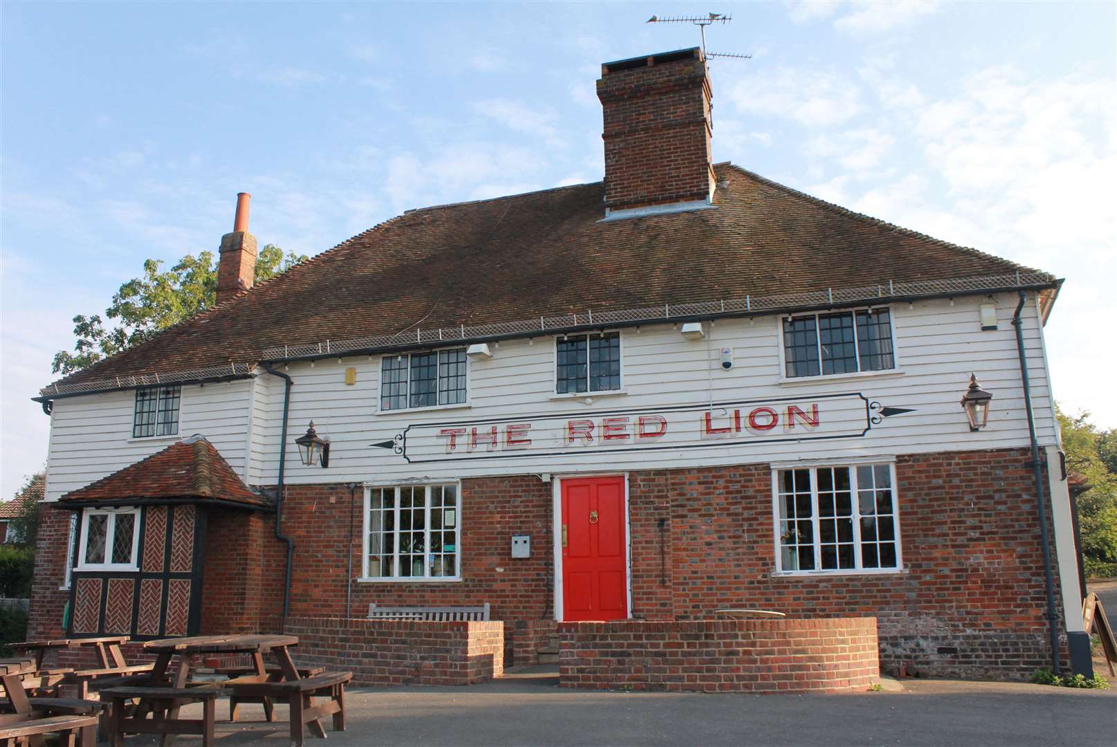 The Red Lion pub at Charing Heath