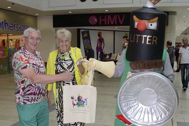 Kim and Stella Bradford with Sir Litternot in the County Square