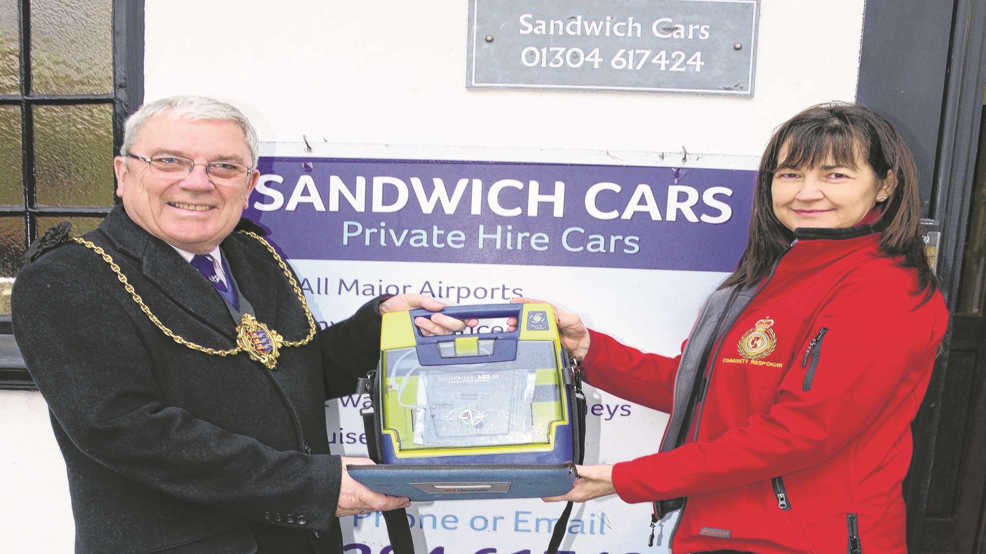 Cllr Paul Graeme and first responder Zella Nerssessian with the defibrillator