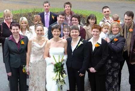 Jane Bevan and Linda Nelson with family and friends. Picture: MATT WALKER