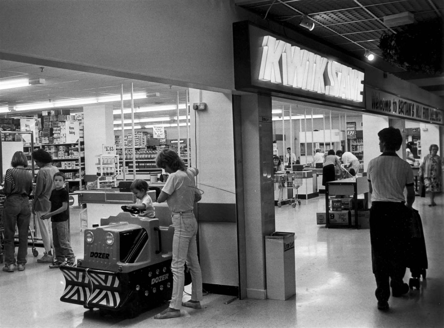 Kwik Save at the Pentagon Shopping Centre, August 1991