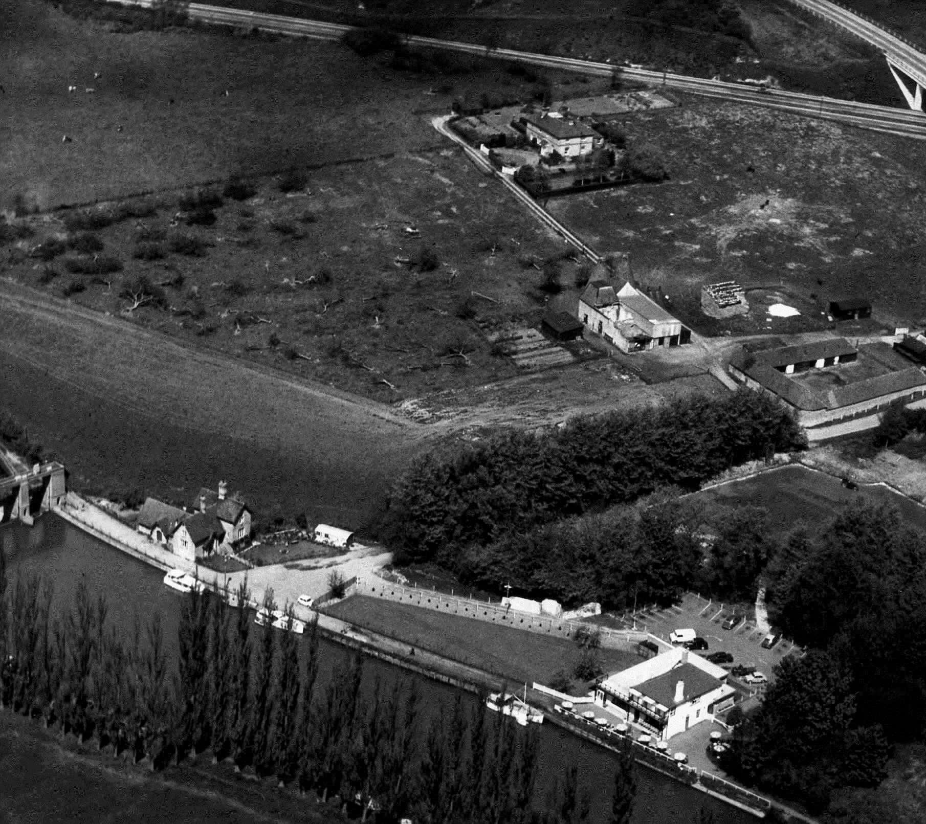 Allington Lock, taken August 1964