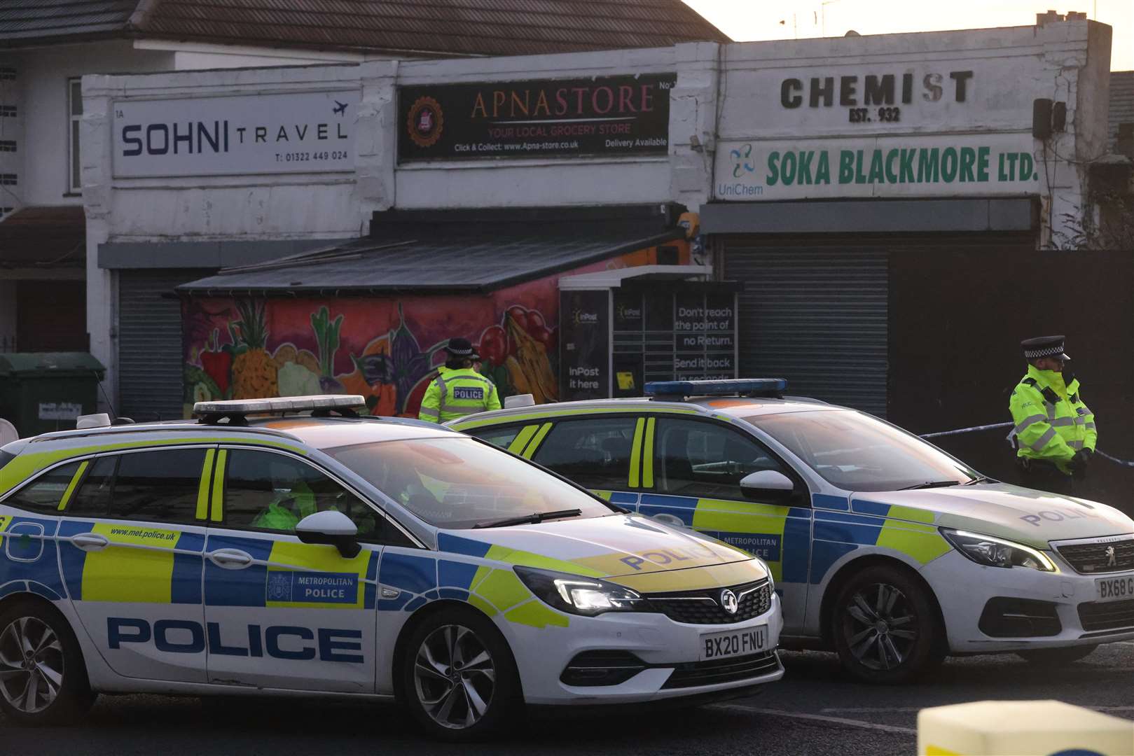 Police were called to Pembroke Road in Erith after a 24-year-old was shot dead. Picture: UKNIP