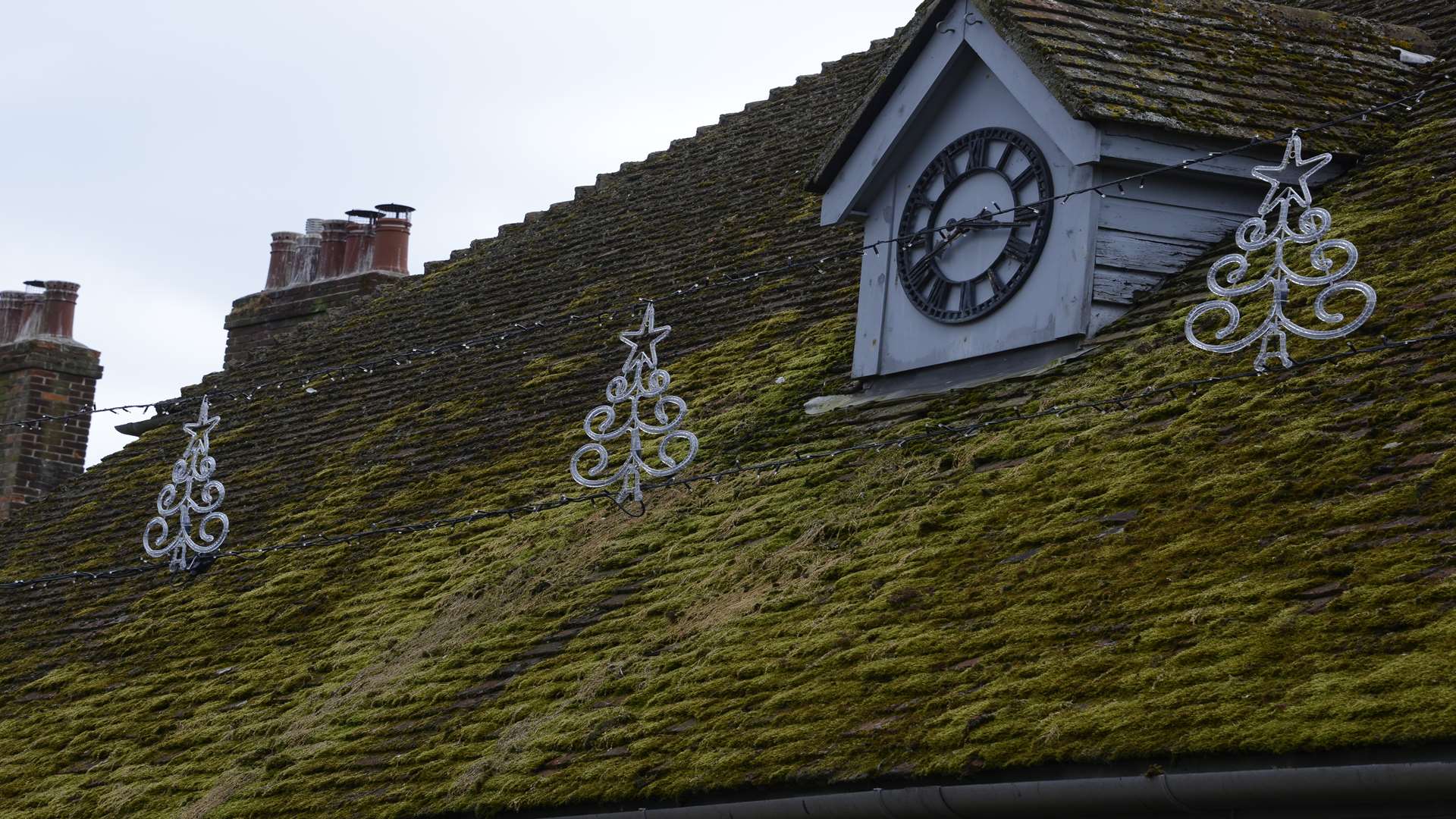 Hythe Aldi store still has its Christmas lights up. Picture: Paul Amos