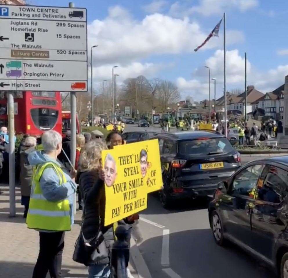 Cars sounded their horns in support of protestors as they drove past. Picture: Knoll Residents Association